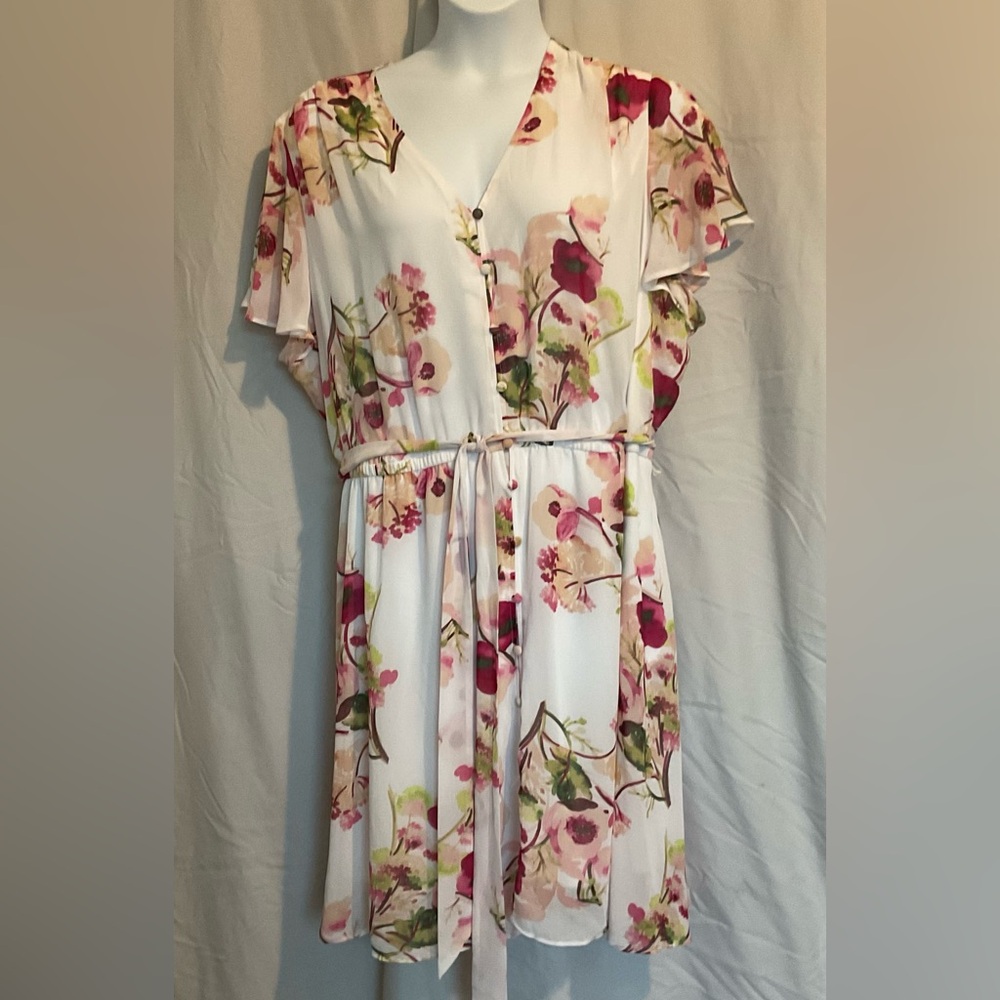 Lane Bryant plus size Flutter Sleeve Belted Dress.  White Floral. Lined.